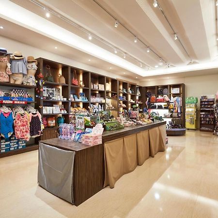 Caesar Park Hotel קנטינג מראה חיצוני תמונה The interior of the gift shop at the National Museum of Singapore