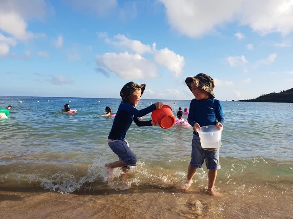 Caesar Park Hotel קנטינג מראה חיצוני תמונה Children playing on the beach